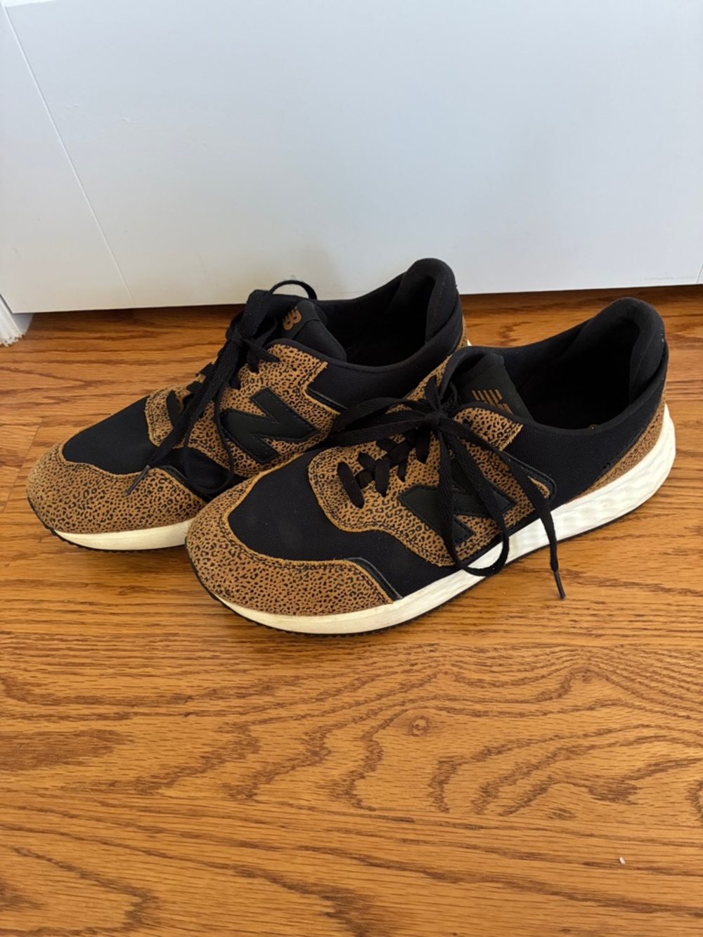 New Balance Women’s Black and Brown Speckled Accent Sneakers - Picture 1 of 3